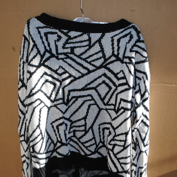 L black and white pattern charlotte ruse - Picture 7 of 7